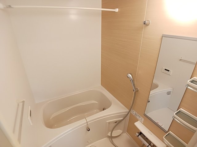 バス・シャワールーム　コンパクトで使いやすいお風呂です