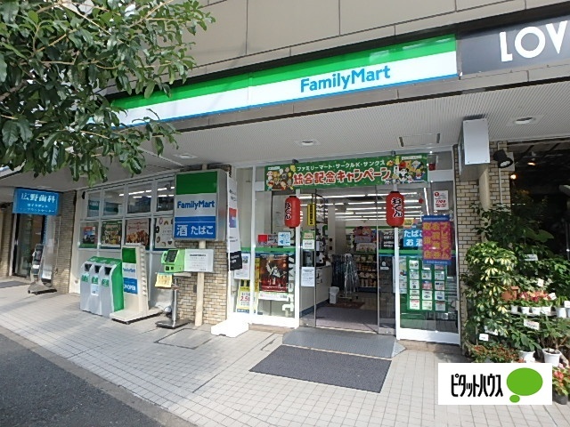 コンビニ　ファミリーマート文京白山駅前店（コンビニ）まで174m