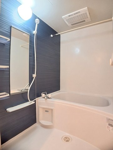 バス・シャワールーム　コンパクトで使いやすいお風呂です