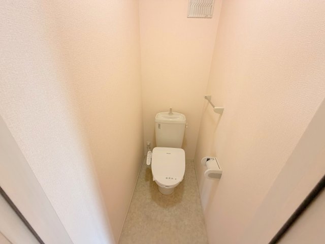 トイレ　綺麗なトイレにはウォシュレット標準装備です。