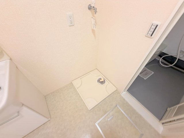 その他設備　室内に洗濯機置場があれば雨の日でも濡れる心配がございませんね