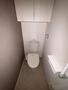 トイレ　トイレは温水洗浄便座です。シンプルな雰囲気になっています。