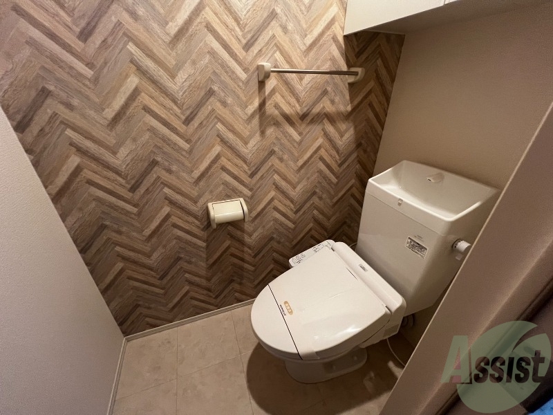 トイレ　清潔感のあるトイレで、嬉しいウォシュレット付き。