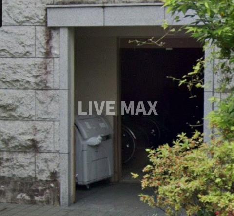 その他共有部分　敷地内ゴミ置き場・駐輪場あり★
