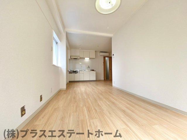 だるまやビルの居間写真