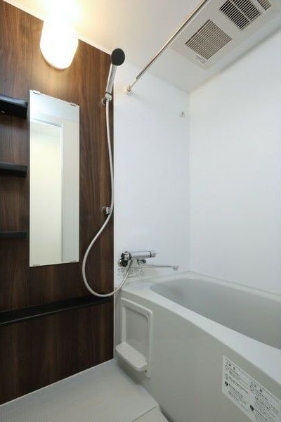 バス・シャワールーム　※別部屋の写真となります