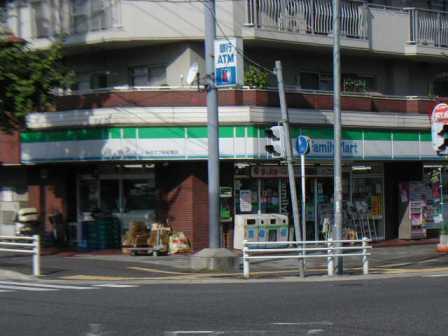 コンビニ　ファミリーマート みのてつ彩紅橋店（コンビニ）まで130m