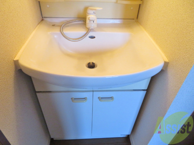 洗面設備　洗面台。朝の身支度はここでばっちり決めましょう。