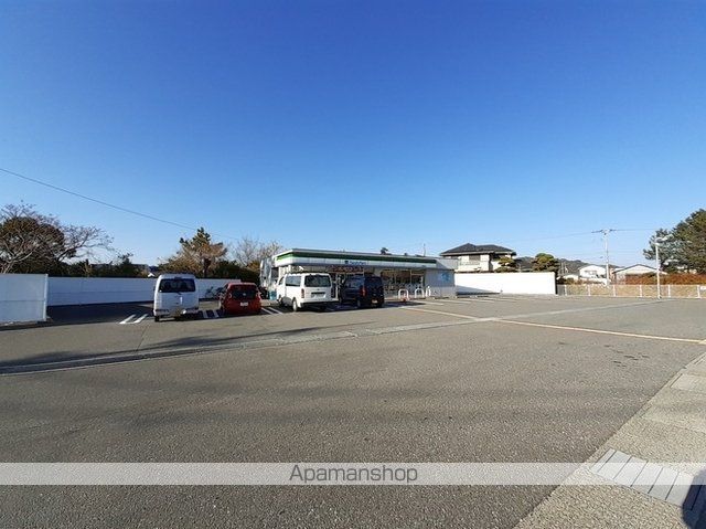コンビニ　ファミリーマート　高知種崎店（コンビニ）まで350m