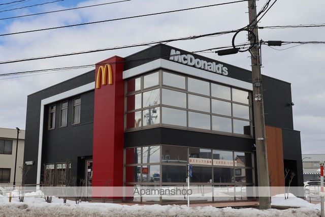 飲食店　マクドナルド8号線六家店（飲食店）まで497m