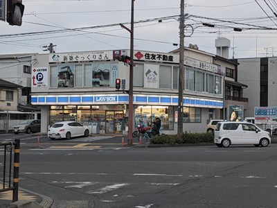 コンビニ　ローソン（コンビニ）まで726m