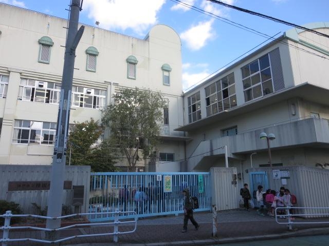 小学校　神戸市立稗田小学校（小学校）まで197m
