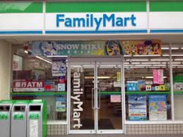 コンビニ　ファミリーマート下井草駅南口店（コンビニ）まで650m