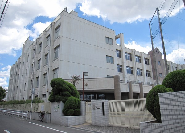 中学校　大阪市立大正西中学校（中学校）まで576m