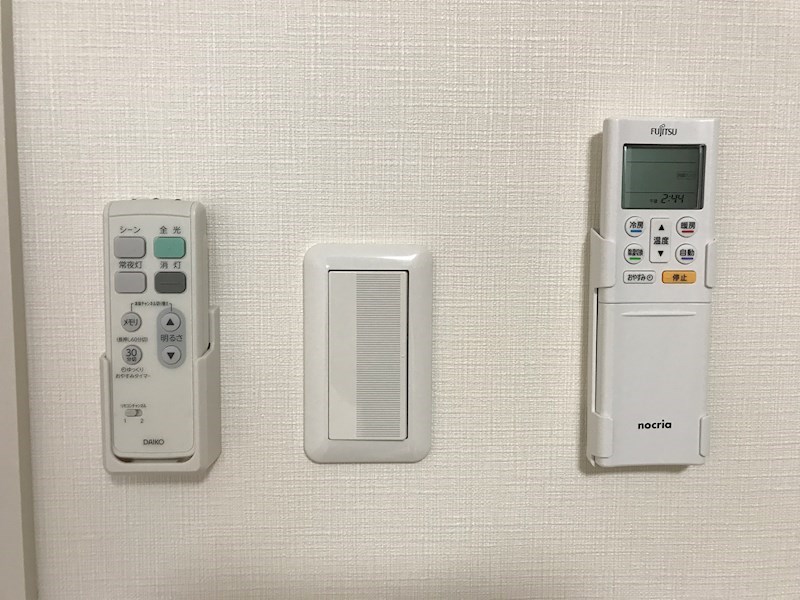 その他　エアコンと照明器具のリモコン
