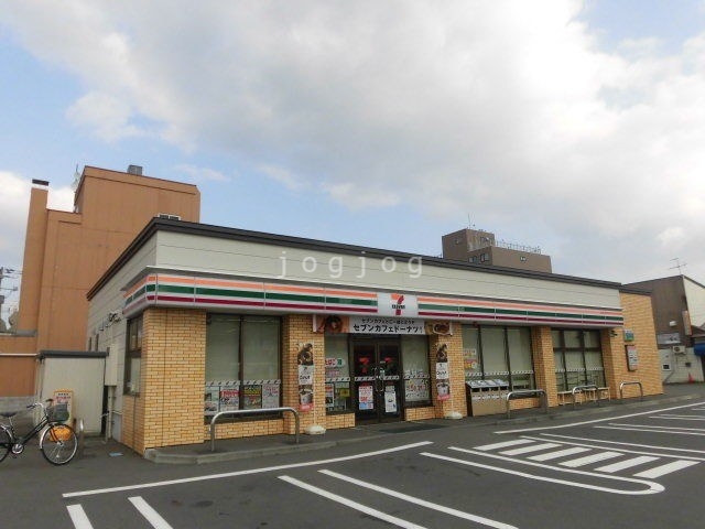 コンビニ　セブンイレブン千歳錦町店（コンビニ）まで570m