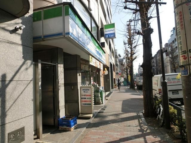 コンビニ　ファミリーマート（コンビニ）まで100m