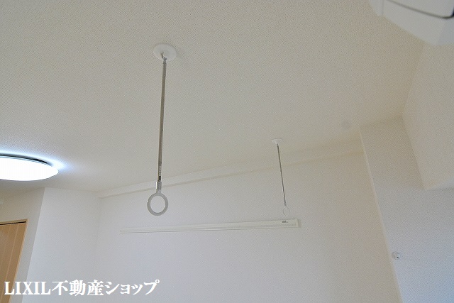 その他設備　洋室に室内物干しがあります。