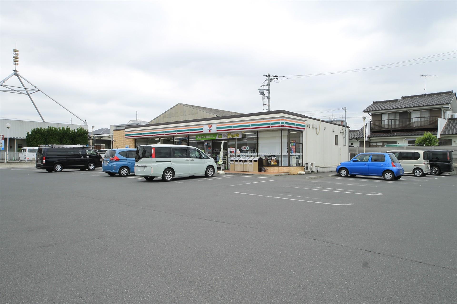 コンビニ　セブンイレブン佐野富岡町店（コンビニ）まで696m