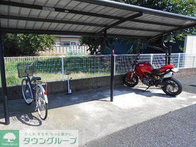 その他　屋根付き駐輪場