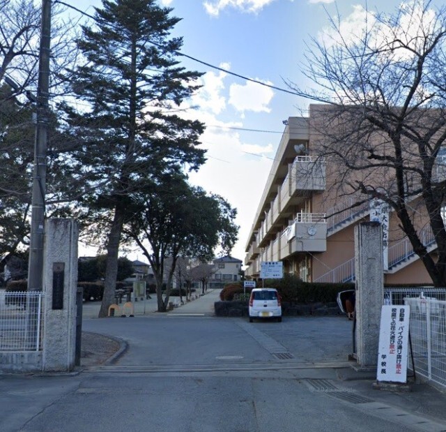 小学校　藤岡市立藤岡第一小学校（小学校）まで733m