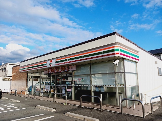 コンビニ　セブンイレブン　万野原南店（コンビニ）まで400m