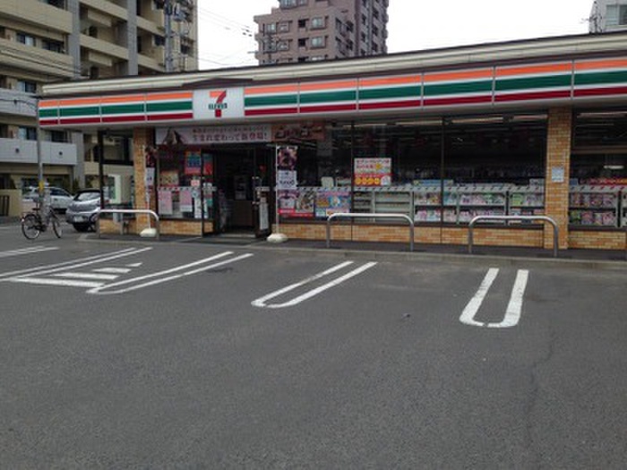 コンビニ　セブンイレブン（コンビニ）まで190m