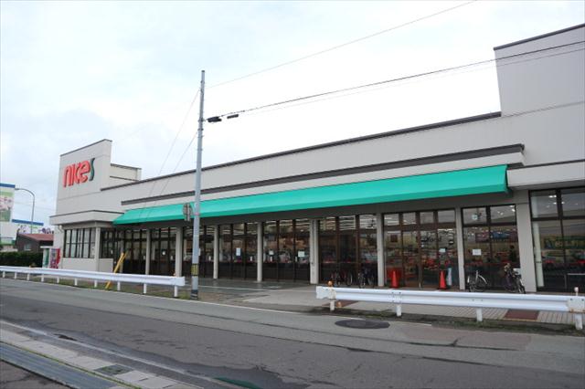 スーパー　（株）ナイス／仁井田店（スーパー）まで818m