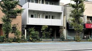 エントランス　落ち着いたエントランスです
