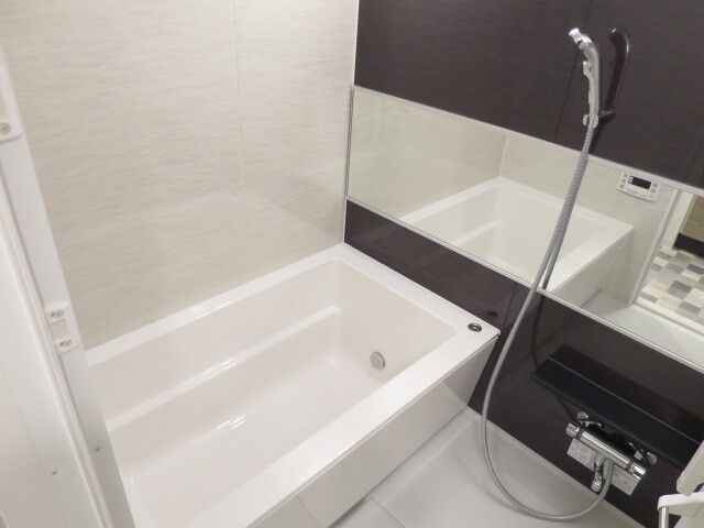 バス・シャワールーム　コンパクトで使いやすいお風呂です