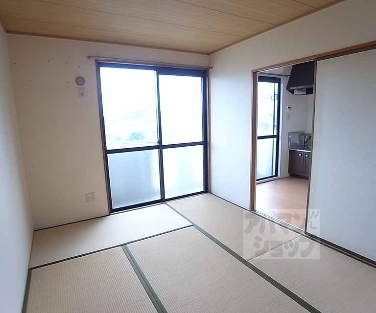 居室・リビング　ダイニング隣の和室です。