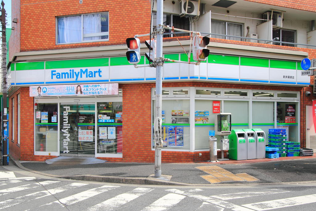コンビニ　ファミリーマート新井薬師店（コンビニ）まで191m