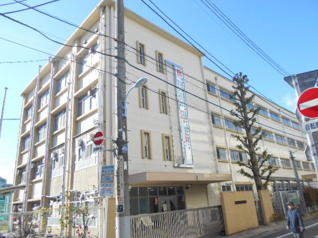 高校・高専　荻窪高校（高校・高専）まで831m