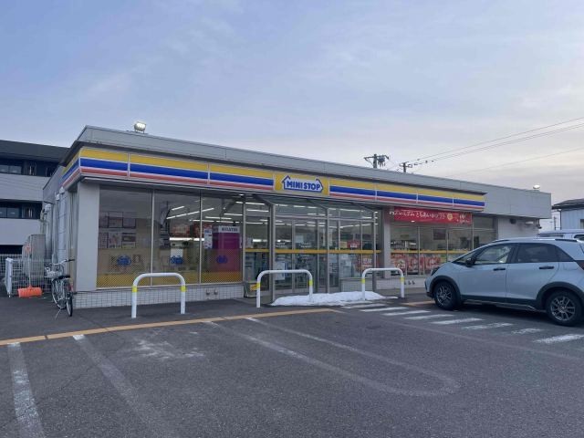 コンビニ　ミニストップ郡山久留米店（コンビニ）まで323m