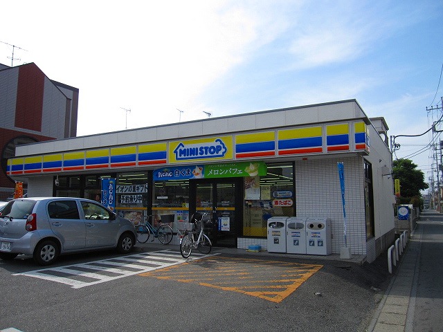 コンビニ　ミニストップ さいたま新中里４丁目店（コンビニ）まで321m