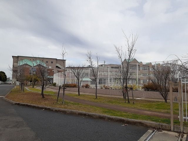 小学校　さくら小学校（小学校）まで1100m