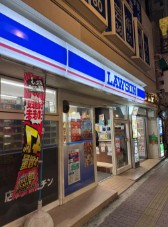 コンビニ　ローソン新宿百人町一丁目店（コンビニ）まで229m