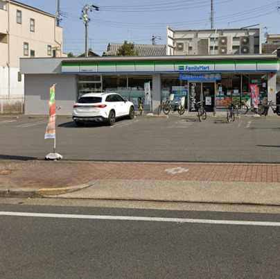 コンビニ　ファミリーマート 千種春岡二丁目店（コンビニ）まで559m