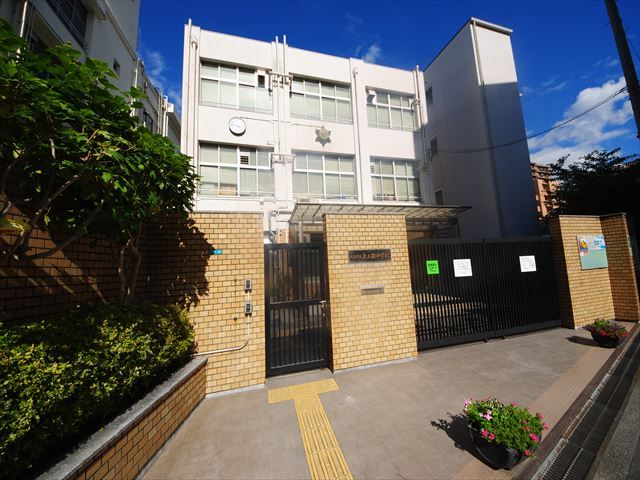 中学校　大阪市立東三国中学校（中学校）まで615m