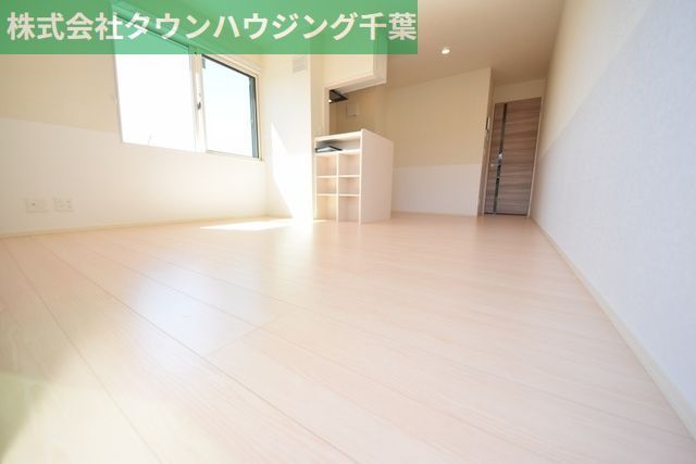 その他部屋・スペース　二面採光の明るい洋室