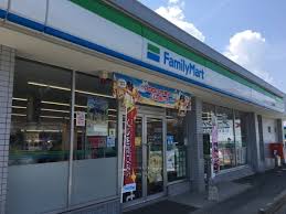 コンビニ　ファミリーマート 美ノ郷三成店（コンビニ）まで2454m