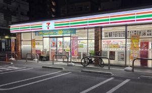 コンビニ　セブンイレブン大阪烏ケ辻1丁目店（コンビニ）まで390m
