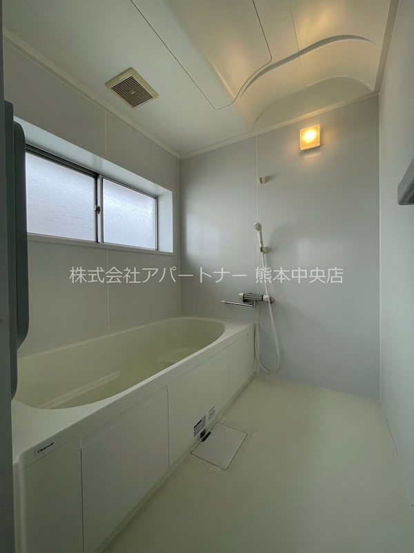 バス・シャワールーム　一坪浴槽でゆったりバスタイム