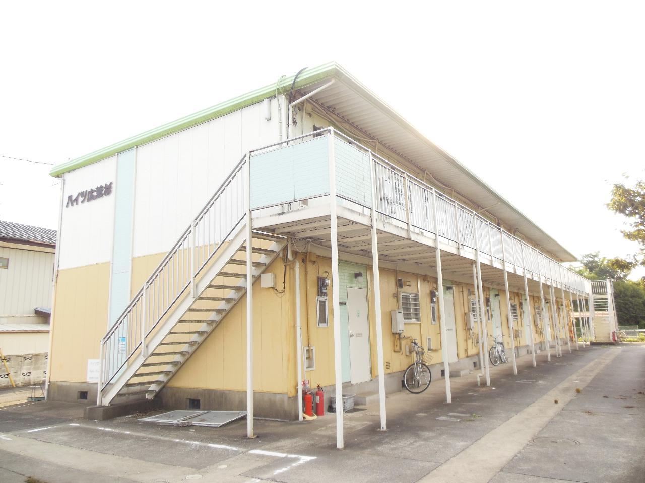 エントランス　両側に階段あります！