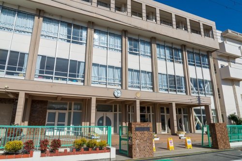 小学校　伊丹市立昆陽里小学校（小学校）まで445m