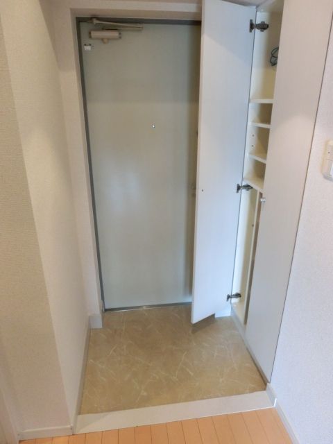 玄関　シューズボックス完備