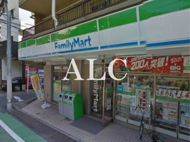 コンビニ　ファミリーマート 新宿大久保二丁目店（コンビニ）まで194m