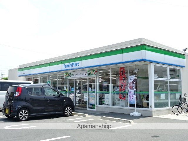 コンビニ　ファミリーマート（コンビニ）まで492m