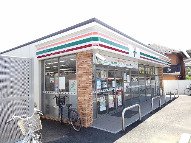 コンビニ　セブンイレブン甲府大手1丁目店（コンビニ）まで1100m