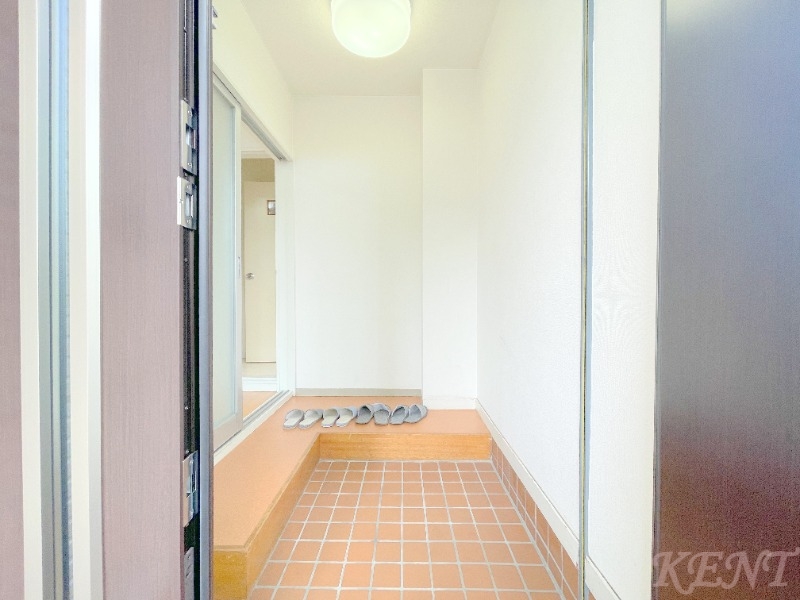 ＪＲ函館本線 発寒中央駅 徒歩10分 2階建 築44年の玄関写真